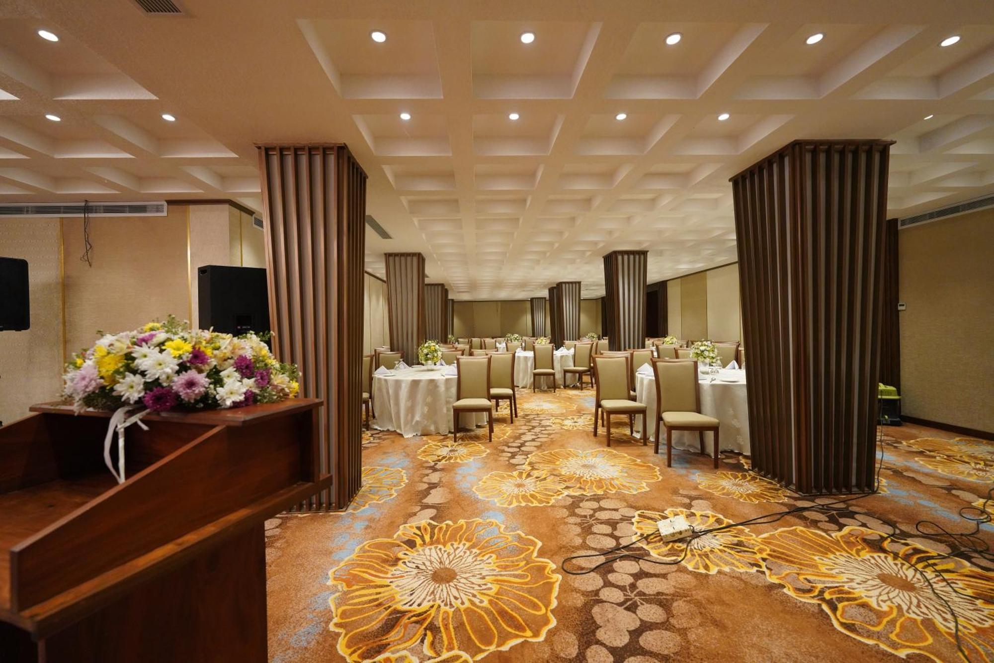 Hotel Grand Amanee Ratnapura Eksteriør billede